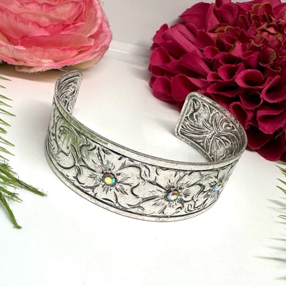 2 Left!⚜️Embossed Cuff Bracelet With Cherry Blossoms - Picture 6 of 8